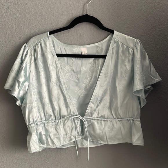 Tops - Blue floral print tie top. Some mild fabric pulls.